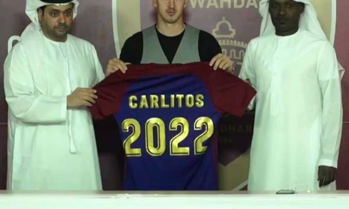 Carlitos na prezentacji w nowym klubie! :D